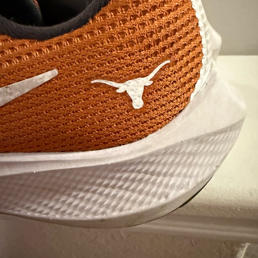 Nike Air Zoom Pegasus 40 Texas Longhorns Shoes Mens Desert Orange Sz10 - Picture 2 of 7